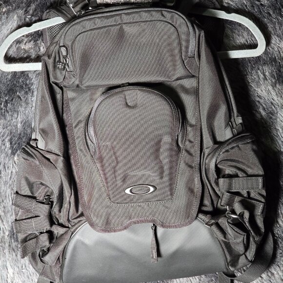 Oakley ICON 2.0 Backpack Blackout Tactical EDC Travel Laptop Bag NWOT - Picture 9 of 9